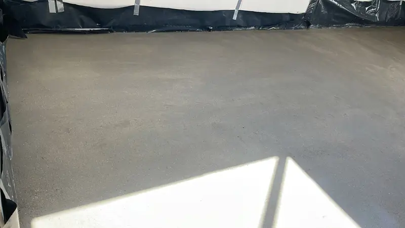 Sunlit extension floor showing an even, smooth screed surface